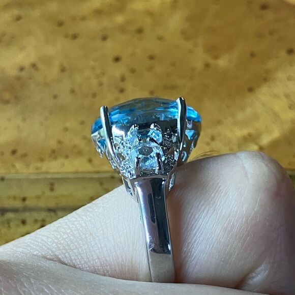 Genuine Sky Blue Topaz Sterling Silver Cocktail Ring Size 7 - Picture 3 of 10